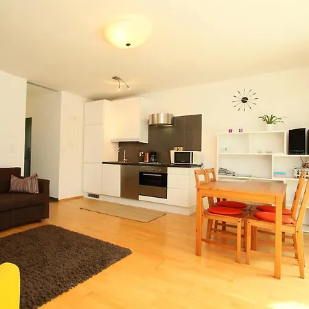 Am Seerosenweiher Инсбрук